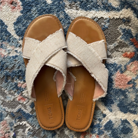 TOMS Women's Tan and Cream Sandals - Picture 1 of 2